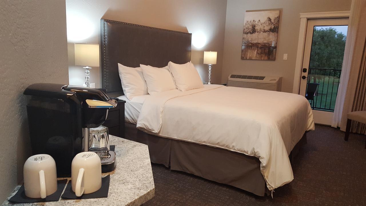 Resort At Eagle Point Golf Club Lodging 외부 사진